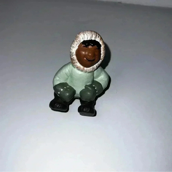 Eskimo Figurines Set Of 3 In Great Condition! Vintage Inuit - Picture 6 of 13